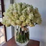 A grand vase arrangement of 200 beautiful roses made by Petals Gourmet Flowers.